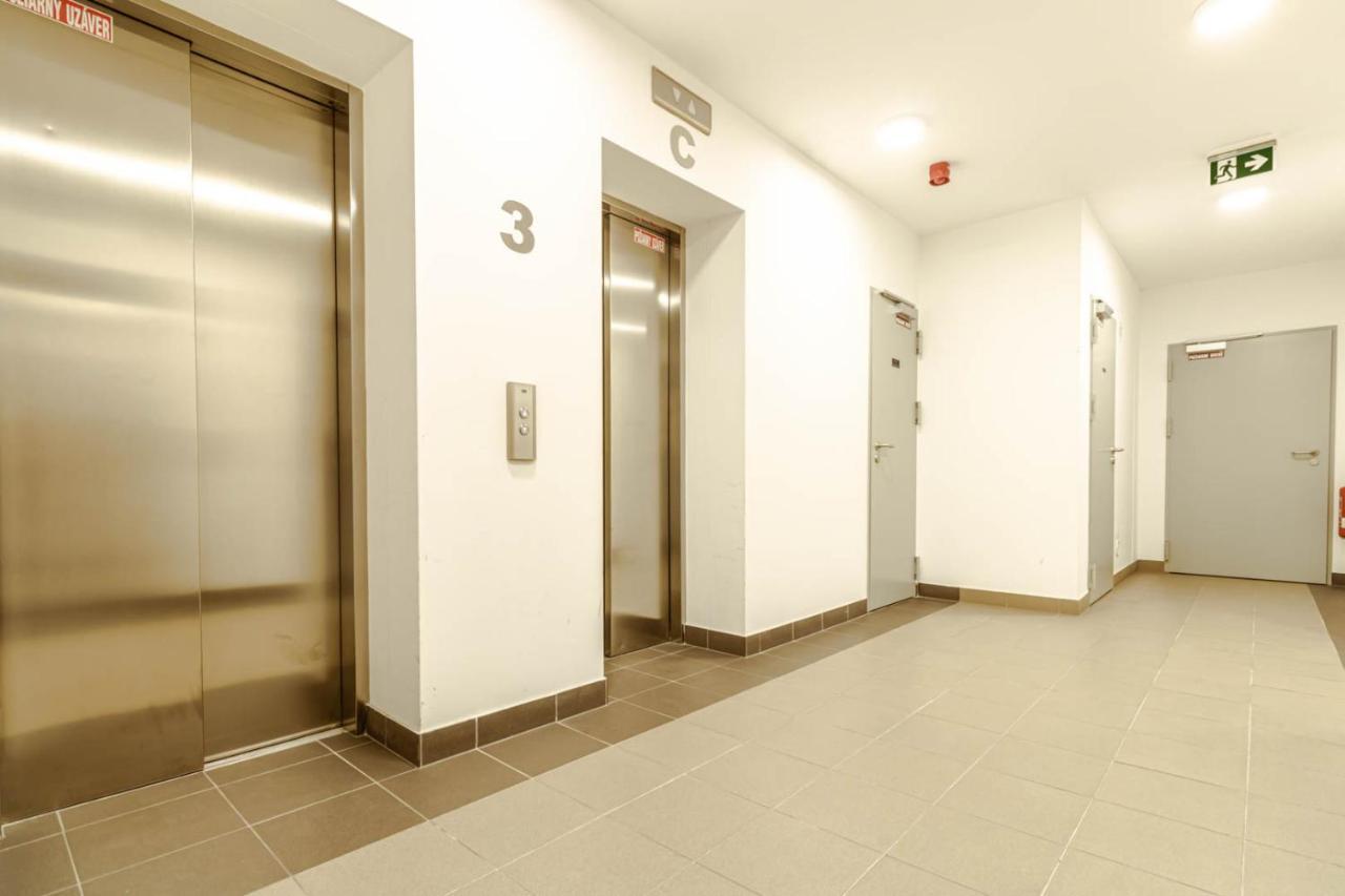 Ferienwohnung Moderny Byt V Sirsom Centre Pressburg Exterior foto