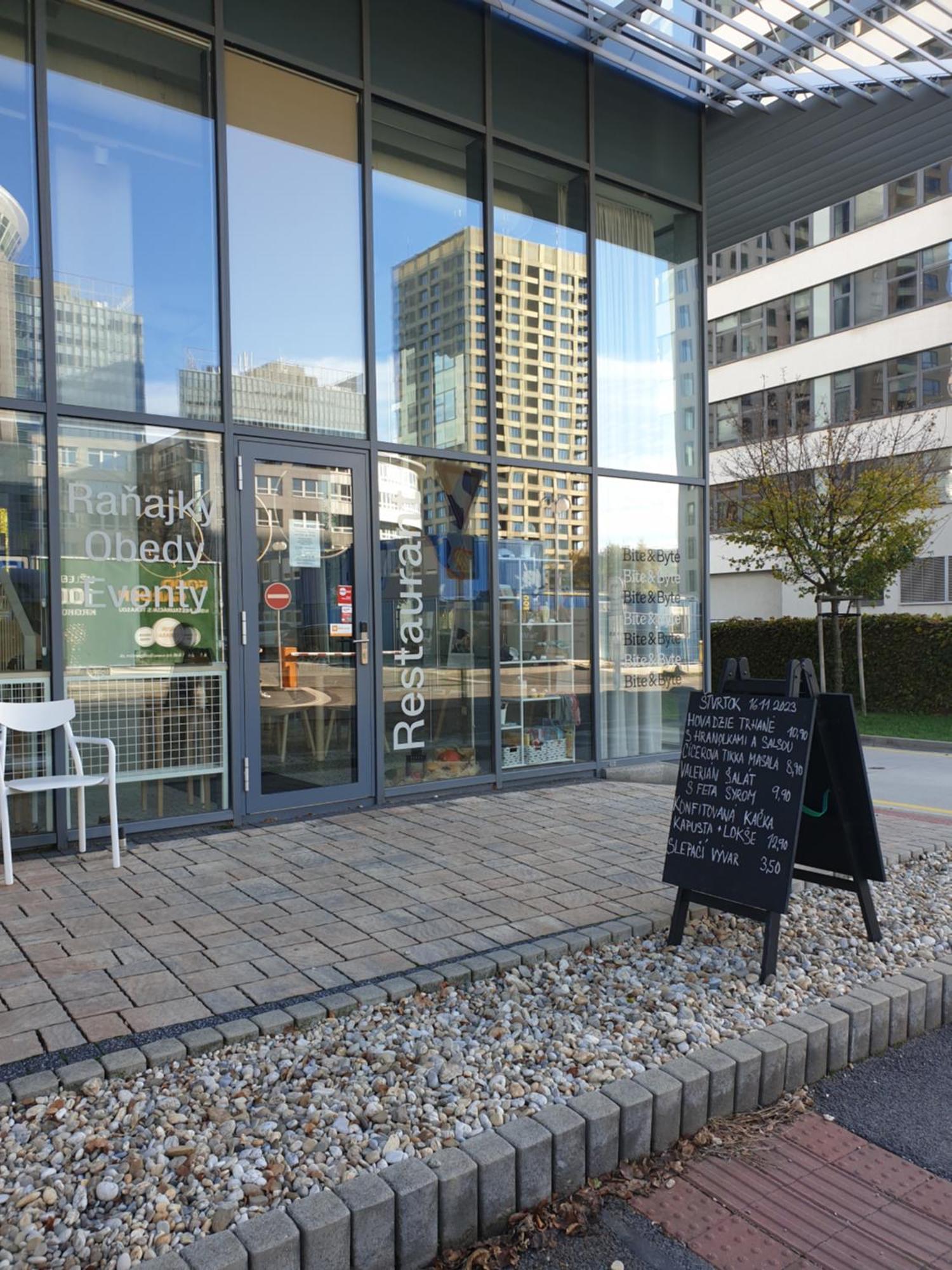 Ferienwohnung Moderny Byt V Sirsom Centre Pressburg Exterior foto